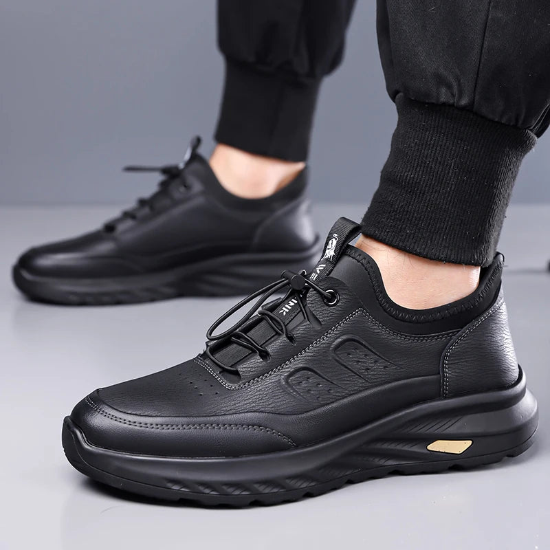 Men's Sports Shoes with Soft Leather Soles Low Heel Round Toe Laced Design New High-quality Fashionable Running Shoes.